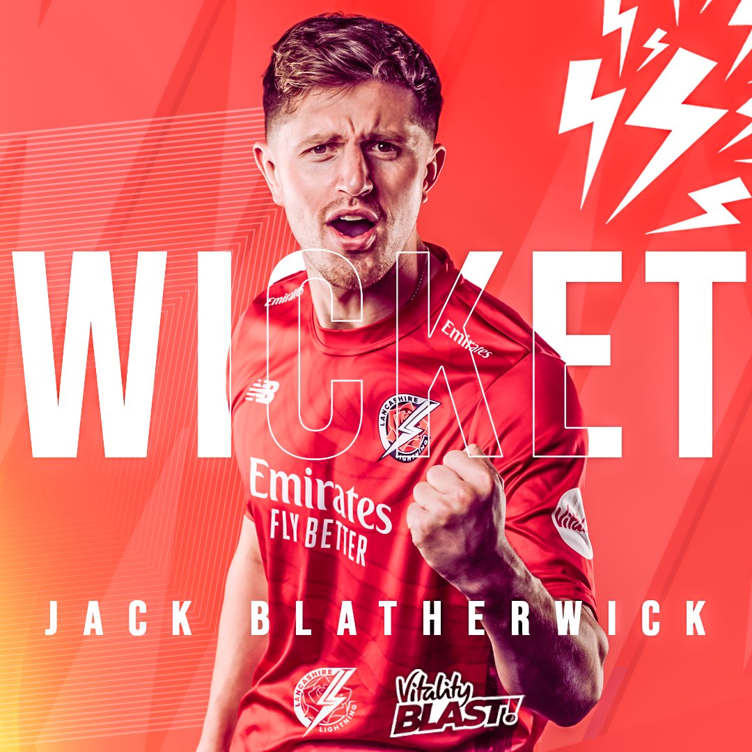CROFTY, YOU CANNOT DO THAT! 🤯 Unbelievable scenes as young lad @Stevenjcroft takes an absolute blinding catch to dismiss Potts, running back towards the media centre from mid-off! 54-8 (10.2) Watch LIVE on #LancsTV! 💻➡️ bit.ly/LANvsDUR ⚡️ #LightningStrikes