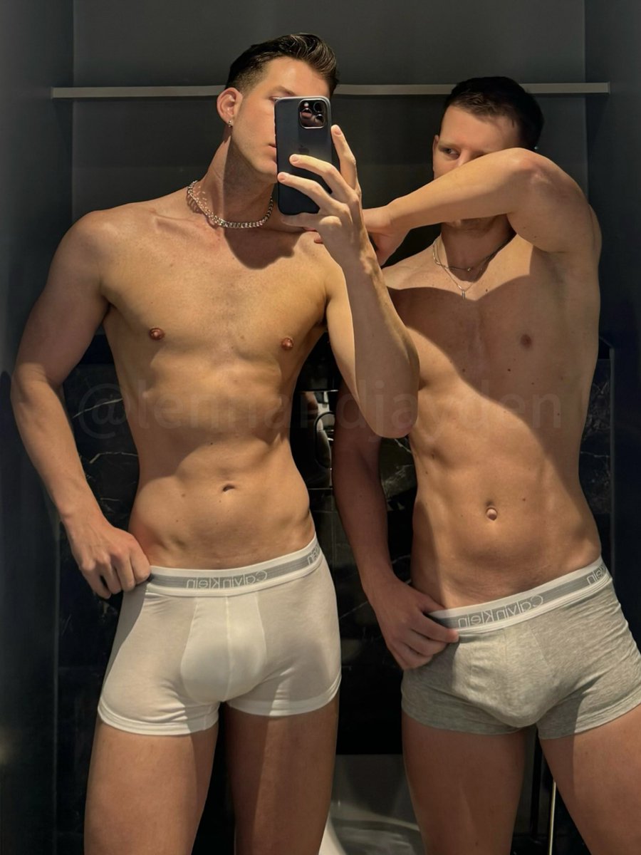 lenn_and_jayden's tweet photo. Instagram VS Twitter https://t.co/Dwp7SIXKyW