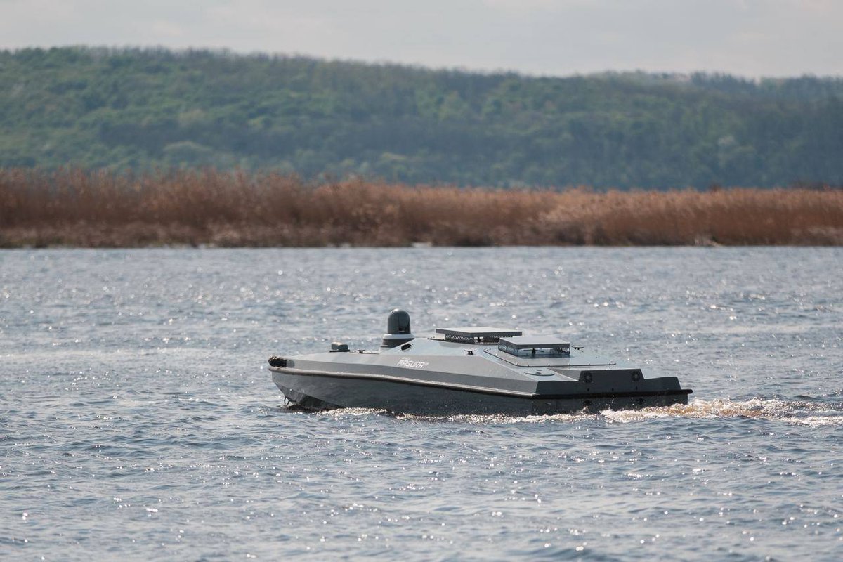 Na Krymu byly poškozeny dva vojenské čluny okupantů

 V důsledku speciální operace GUR byly v noci zasaženy dva čluny, pravděpodobně typu KS-701 „Tunets“.  Informuje o tom 'Ukrajinská pravda' s odvoláním na zpravodajský zdroj. 

 Podle publikace zaútočily ukrajinské námořní drony