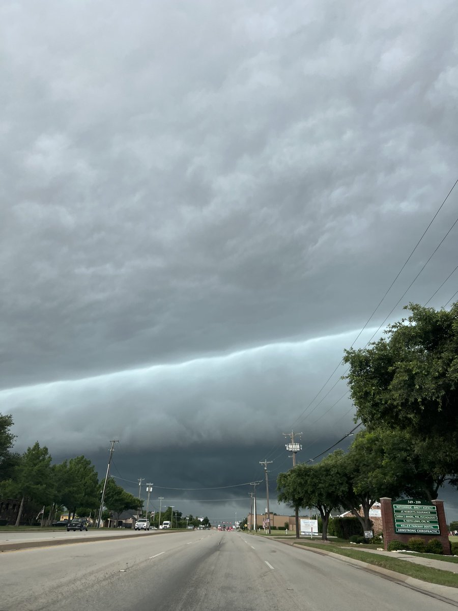 AlexusLerma's tweet photo. @wfaaweather Pete check this out!! What is this? https://t.co/t2WfNThEx4