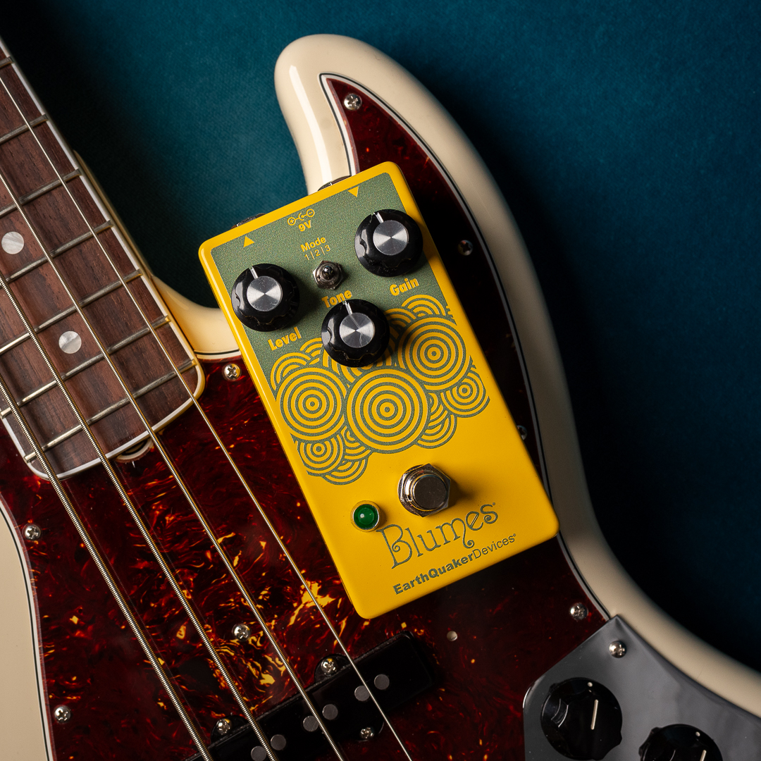 Much more than a bass-centric version of the Plumes, the new @EarthQuakerDev Blumes is a tri-mode soft clipping bass overdrive that has a voice all its own! Shop all-new EQD at CME today! bit.ly/2Rei4Lw #CME #EarthQuakerDevices #EQD #effects #pedals #effectspedal
