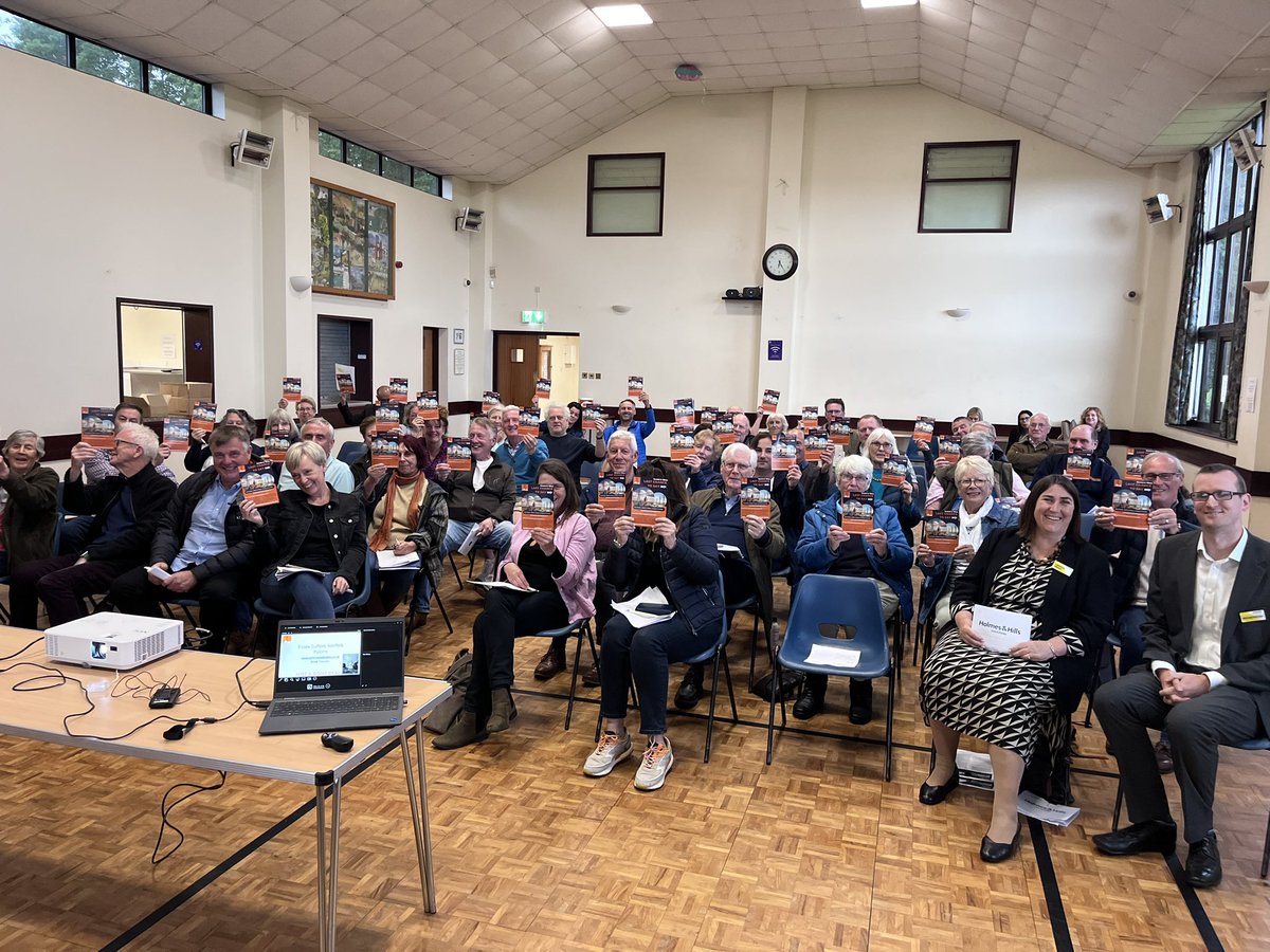 More concerned people at our 2nd compensation @PylonsEAnglia meeting.
Unlike other Statutory Undertakers, @nationalgriduk has no discretionary purchase scheme. Nor has it updated its flat rate per pylon tariff since 2010. Nor does it vary it. Much to challenge!