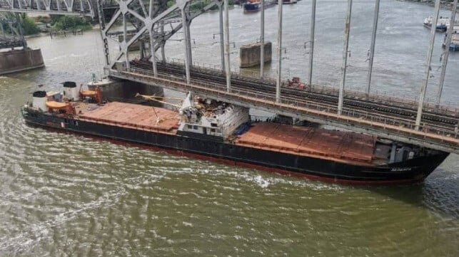 LyndonMarine's tweet photo. Russian Cargo Ship Hits Train Bridge Supplying Crimea
https://t.co/yCJz2S0b9m https://t.co/ANdUjk4aBA