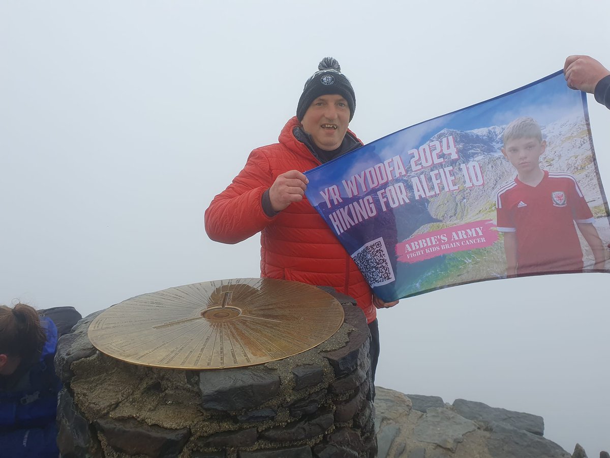 Congratulations to Steve Young who completed his solo summit of Snowdon at the weekend. The climb was in memory of his son Alfie who sadly lost his life to #DIPG at the age of 10 💗 Steve has raised an amazing £1700