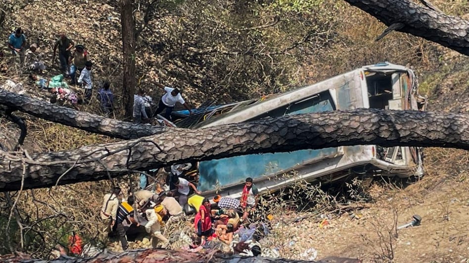 जम्मू के अखनूर में हुई बस दुर्घटना में 22 श्रद्धालुओं के मारे जाने और कई लोगों के घायल होने की खबर अत्यंत दुखद है। जिन परिवारों ने अपनो को खोया है उनके प्रति हमारी गहरी संवेदनाएं एवं घायलों के जल्द स्वस्थ होने की कामनाएं। #Akhnoor #Jammu #BusAccident