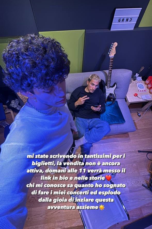 sfinitaaaaa's tweet photo. “Chi mi conosce sa quanto ho sognato di fare i miei concerti ed esplodo dalla gioia di inziare questa avventura assieme”

Lui è così felice, si merita tutto❤️☀️ https://t.co/yfAyEv8Ewk