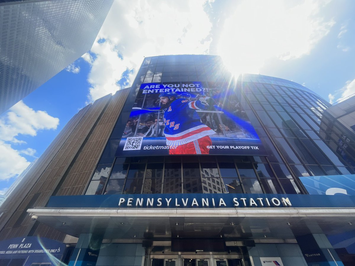 You guys got a win tonight in you! I’m putting it out there… #nyr #nyrangers #lgr #noquitinny @TheGarden @NewYorkRangers_