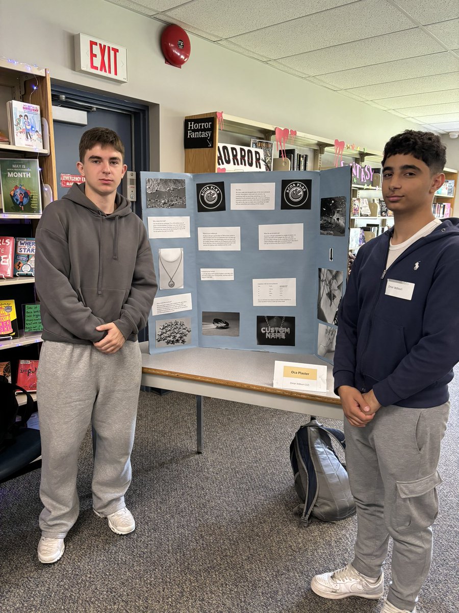 ByrneCreekCS's tweet photo. Future Entrepreneurs showing off their ideas 💡 🐶 https://t.co/7acL62j7nJ