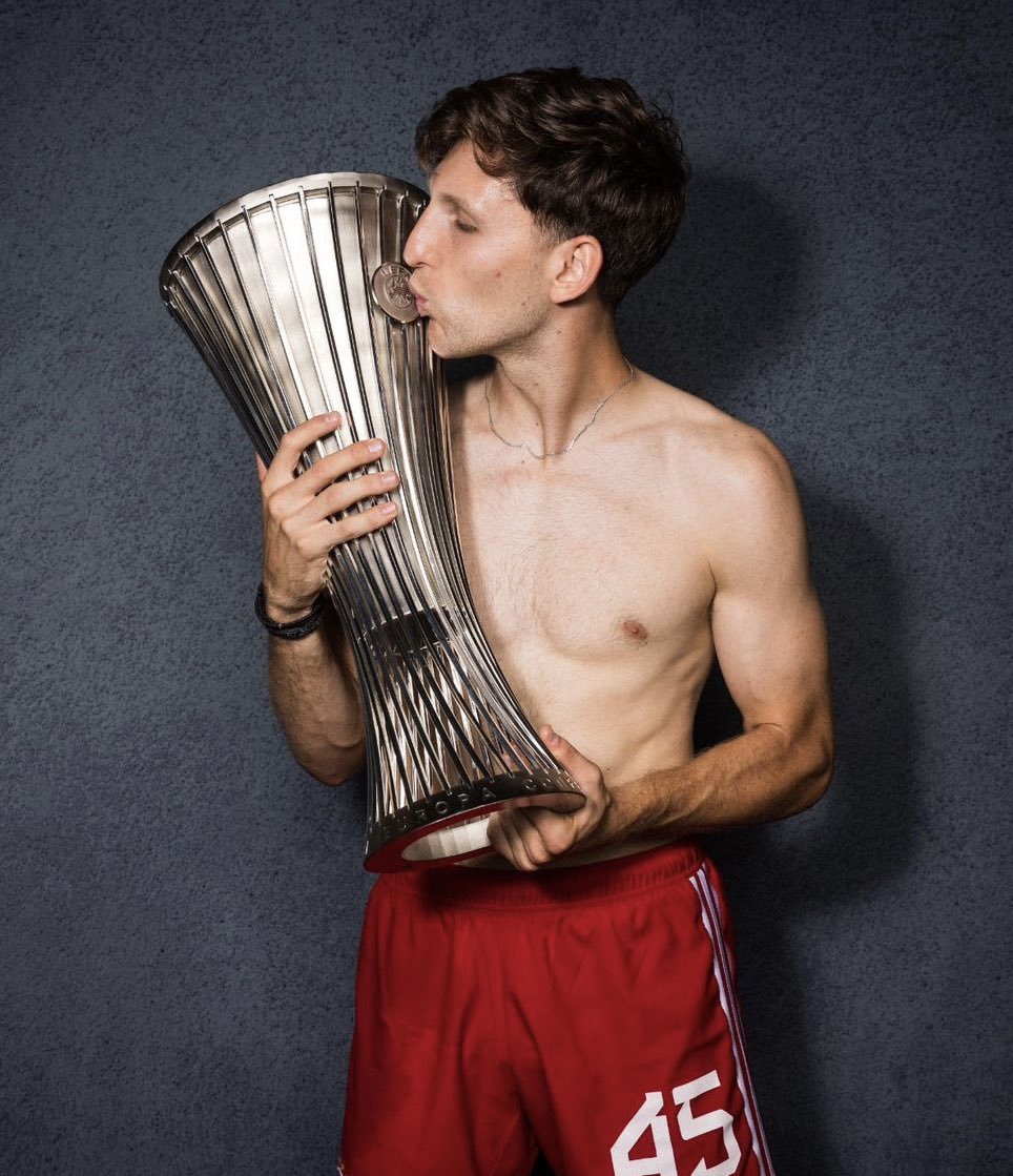 For7Fun's tweet photo. #OlympiacosFC https://t.co/fdkvaYl6vf
