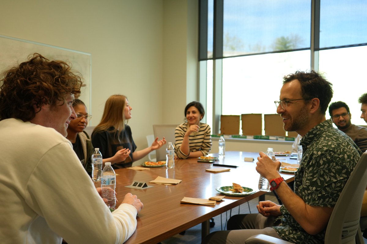 stevesoperlab's tweet photo. Hello again, everyone! It's been an exciting semester for us at the Soper lab. Just last month we welcomed Dr. David Issadore of @PennEngineers, who shared his research on machine-learning applications for microchip disease diagnostics. https://t.co/FXbOgXy16K