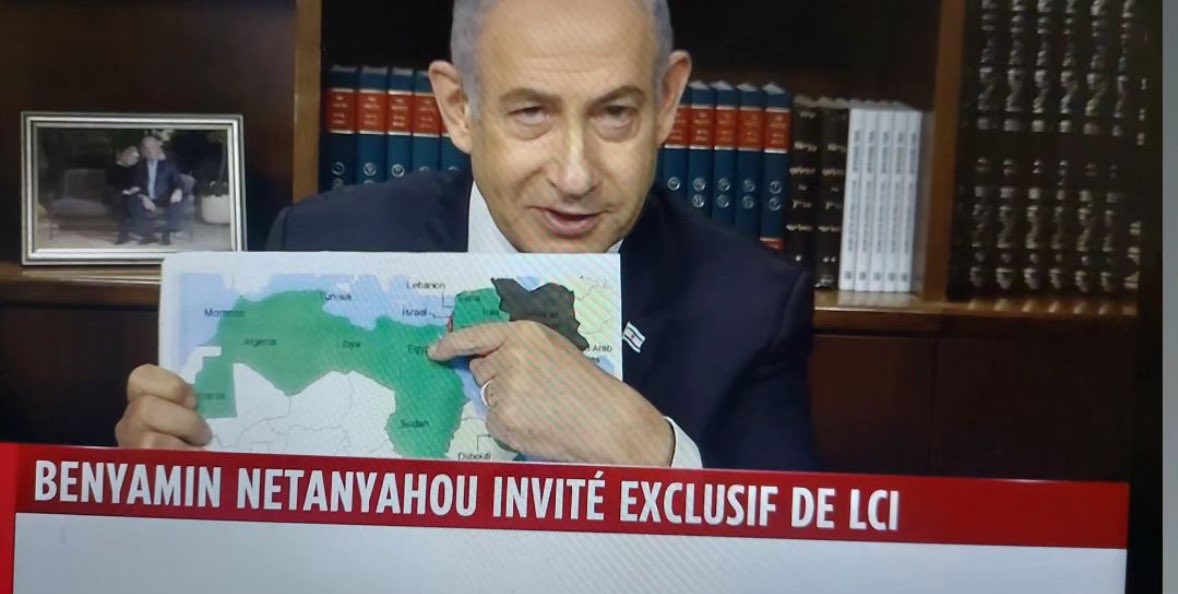 Netanyahu qui montre la carte du Maroc sans son Sahara à la télé française.

Le Maroc devrait rappeler le chef du bureau de liaison à Tel Aviv pour consultations. C’est vraiment la provocation de trop ! @MarocDiplomatie