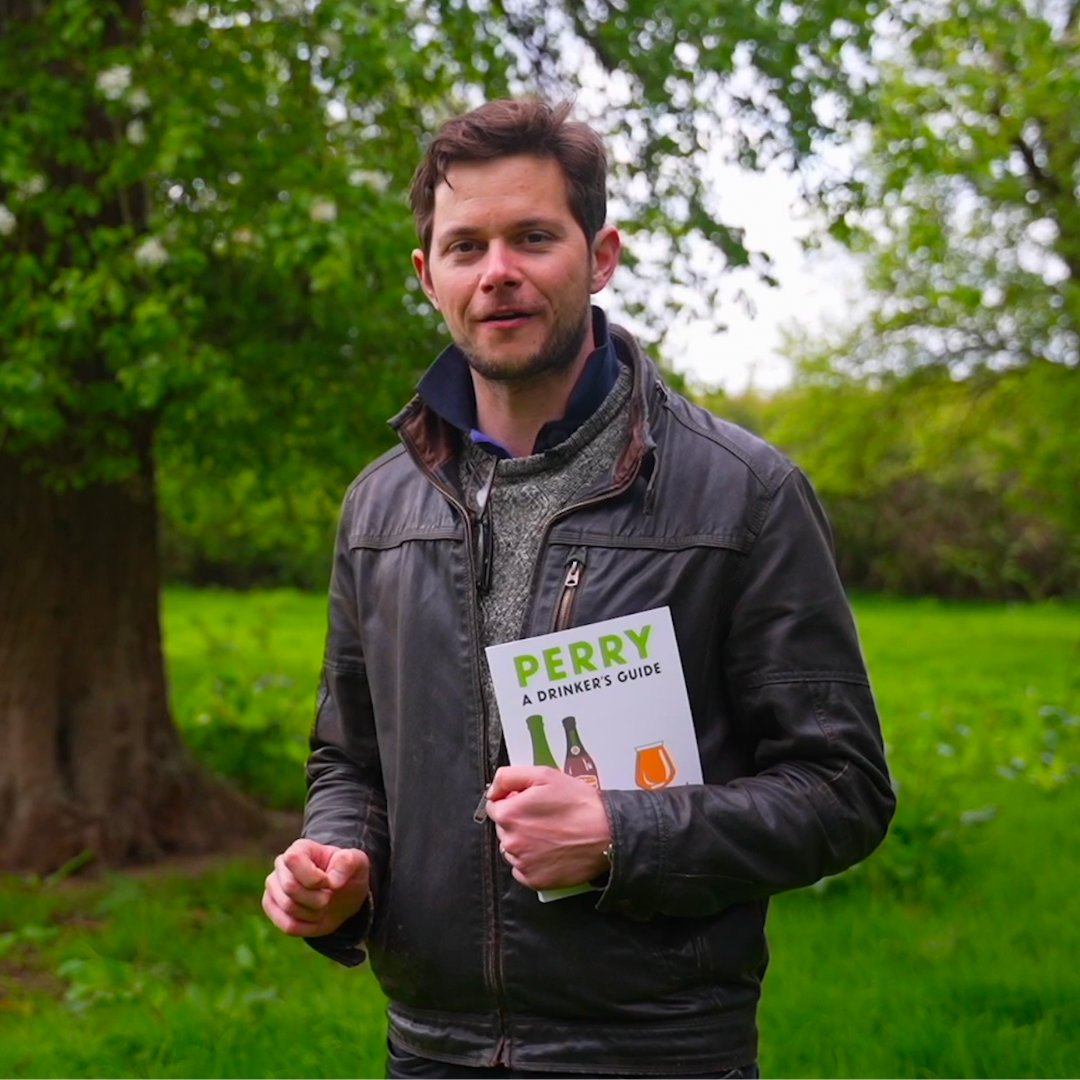 📺 Watch An Introduction to Perry on CAMRA’s YouTube channel!
🍐 Filmed by @JonnyGarrett & presented by @Adam_HWells, the new video features 300-year-old perry trees at the @GreggsPit orchard & highlights perry pear varieties with @rosscider.
🎞️ Watch now: ow.ly/Ejy250S2BVU