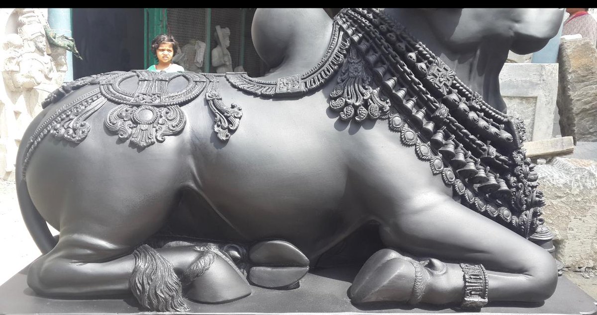 आदरणीय <a href="/narendramodi/">Narendra Modi</a> जी ,

अमरनाथ जी  मंदिर पर  भगवान शिव के प्रिय नंदी जी की मूर्ति नहीं है अब तक ! मुझे आदेश हुवा बनवाये जायें !

<a href="/yogiraj_arun/">Arun Yogiraj</a> जी से मैंने आग्रह किया और ये अलौकिक प्रतिमा आज उन्होंने तैयार  कर दी है!

कन्याकुमारी पे ध्यान के उपरान्त कृपया आप स्वयं आ भगवान को