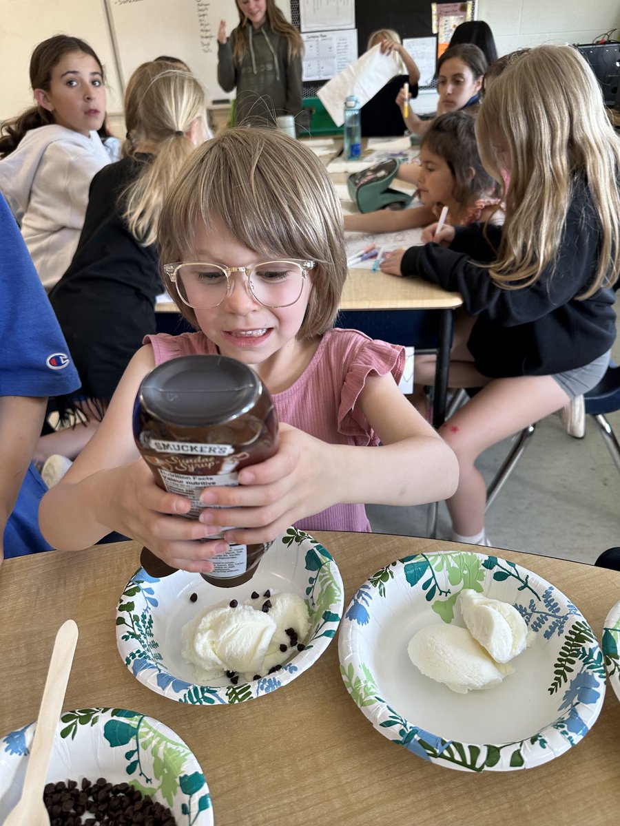 It’s a Buddy Ice Cream Party!! ⁦<a href="/mrsbarton_LDSB/">Lisa Barton</a>⁩ ⁦<a href="/EcoleMaple_LDSB/">École Maple Elementary School</a>⁩