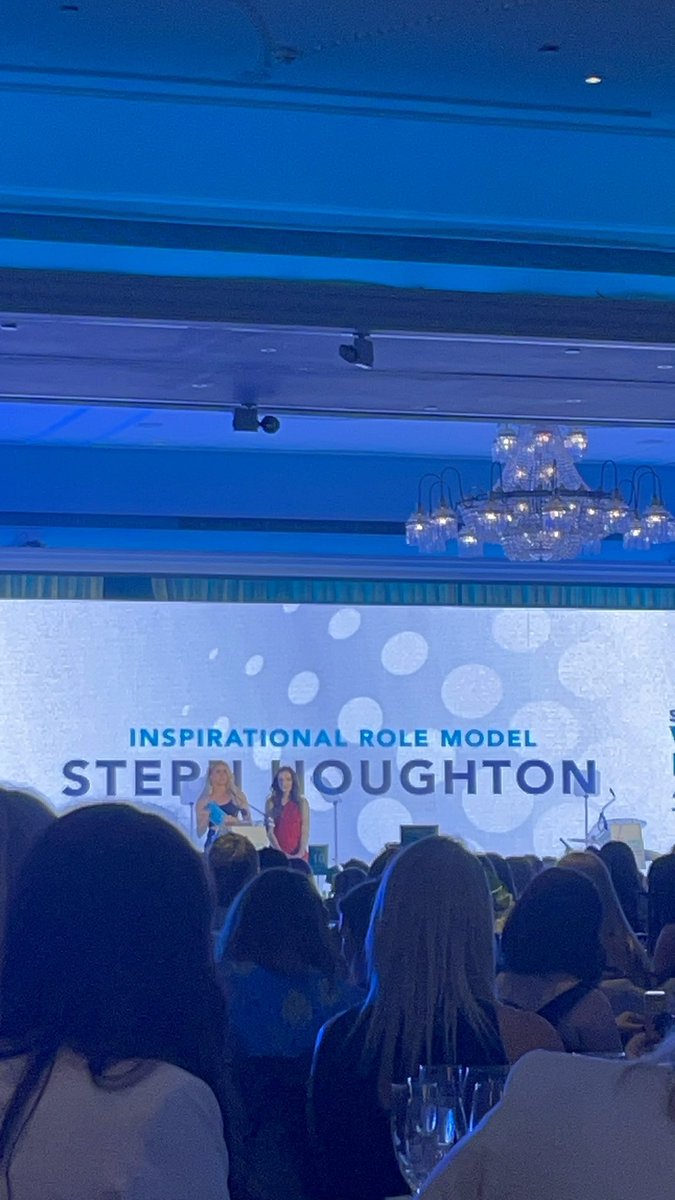 At the @_WFAs where Steph Houghton has just won inspirational role model following her retirement. And @JanePurdon has just won unsung hero award🙌🏻🔥