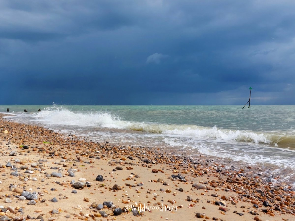 A day of sunshine and rain storms @PONewsHub @greatsussexway @ExpWestSussex @ThePhotoHour @StormHour @BBCSouthWeather @itvmeridian @AlexisGreenTV @HollyJGreen @PhilippaDrewITV @metoffice @bbcweather @thecoastalguide