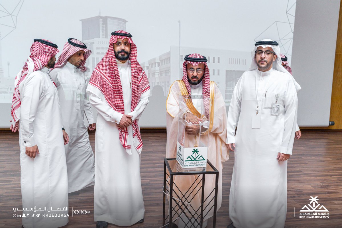 kkueduksa's tweet photo. شهد رئيس #جامعة_الملك_خالد المكلف أ.د.سعد بن محمد بن دعجم اليوم فعالية "يوم البحث العلمي السابع عشر لأطباء وطبيبات الامتياز ولقاء الخريجين الثالث" التي نظمتها كلية طب الأسنان، كما دشن سعادته منصة التدريب السريري المدفوع التي تهدف إلى استقطاب أطباء الأسنان من داخل وخارج المملكة.. https://t.co/0bXs7P2ilO
