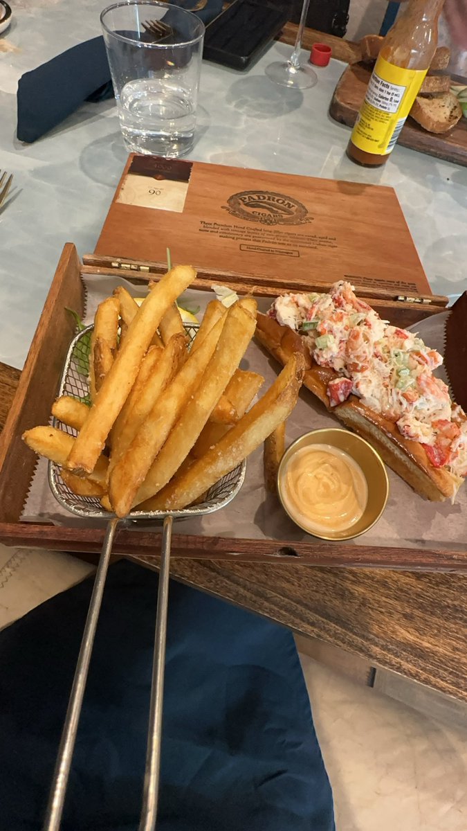 🦞 lobsta lobsta! Nothing better coming from a Provisions restaurant