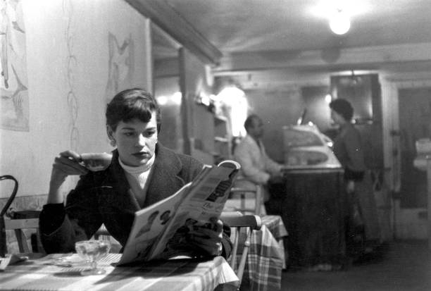 "Una de las lecciones más tristes de la historia es esta: si nos han engañado el tiempo suficiente, tendemos a rechazar cualquier evidencia de dicho engaño. Ya no estamos interesados ​​en descubrir la verdad. El engaño nos ha capturado". 
Carl Sagan 
📷Bert Hardy