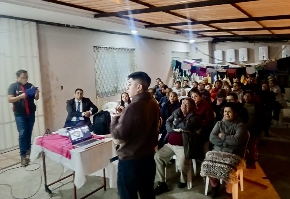 cuenca_dir_gob's tweet photo. ✅El Alcalde cumple con lo priorizado en #AsambleasCiudadanas
🤝Parroquia #ElBatan Taller de socializacion del proyecto de construcción del parque Victor Tinoco.
🙋🏻 #Gestores urbanos
#Requerimientos cumplidos #AmorPorCuenca❤️💛 https://t.co/taV3oNHAcI