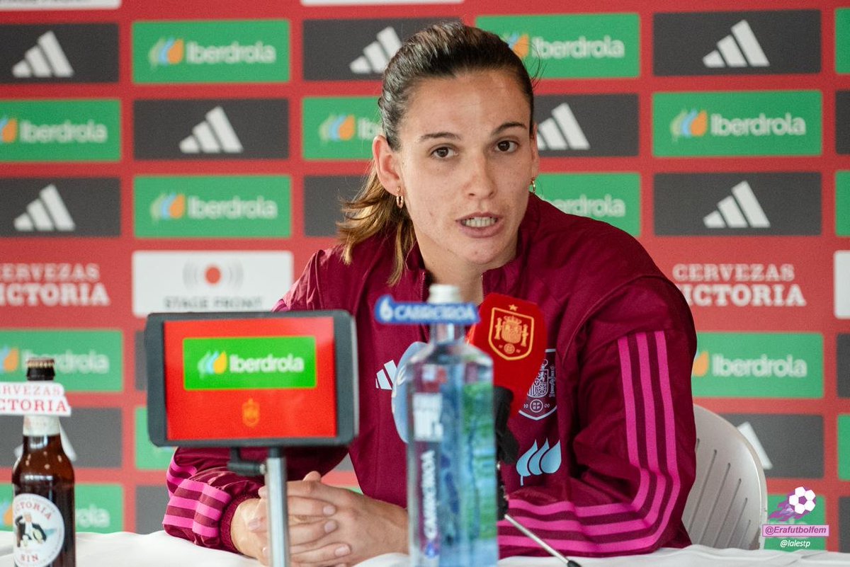 🎙️Laia Codina en la rueda de prensa previa al partido contra Dinamarca en Velje: 🗣️'No hay ninguna excusa cuando se trata de competir, creo que lo sabemos hacer y que lo hacemos de la mejor manera posible' 🗣️'Temer por nuestra salud creo que sería un error porque a veces cuando