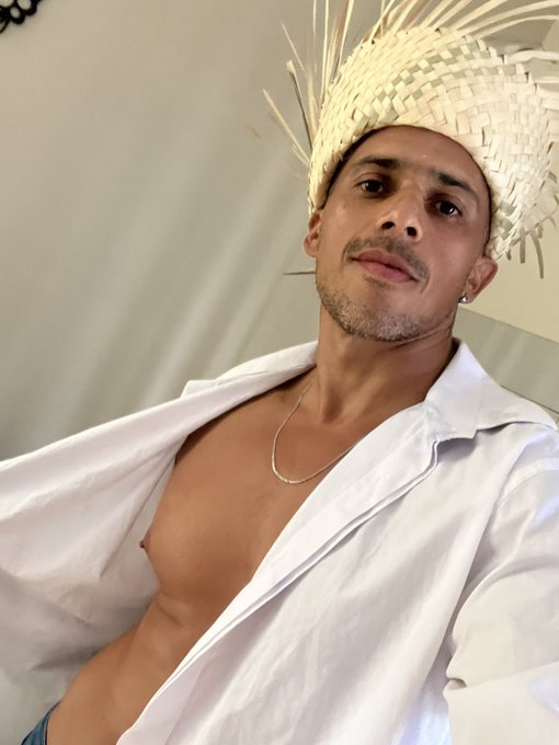 Watch Johnny Louis's leaked NSFW photo on TwXstars