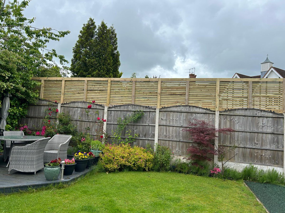Saunderswife's tweet photo. @Kirsty_Mo How lovely 🥰 meanwhile adult neighbour puts a fence up so she can’t hear or see my friends autistic child 😡💔 https://t.co/HsTVgiE92z