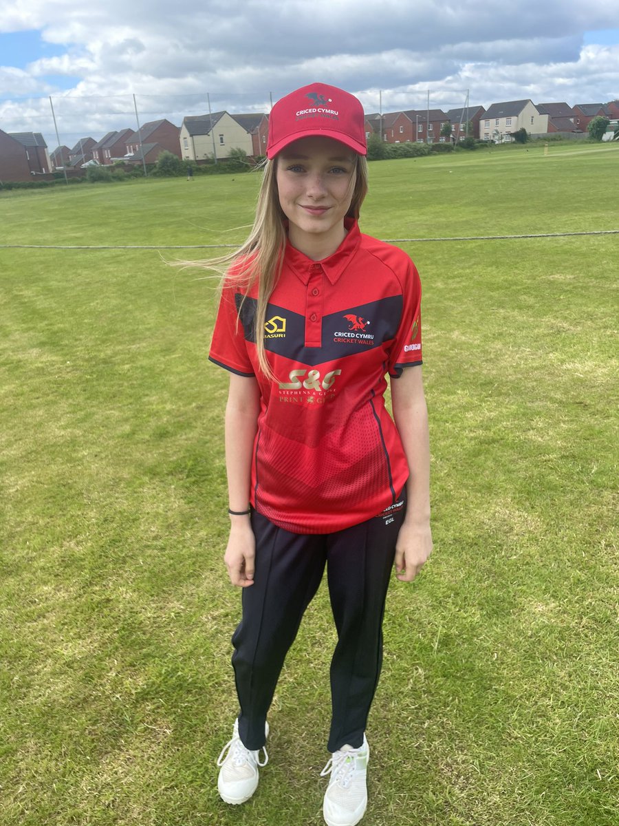 Big Congratulations to our first ever female Welsh Cricketer! 🤩 she started in @DynamosCricket just over 2 seasons ago. We are beyond proud of you Ellie-Grace, keep working hard 🏴󠁧󠁢󠁷󠁬󠁳󠁿🏏 #makinghistory @cricketwales_wg @MichelleBoden1 @IslwynHighSport @NewbridgeNewts