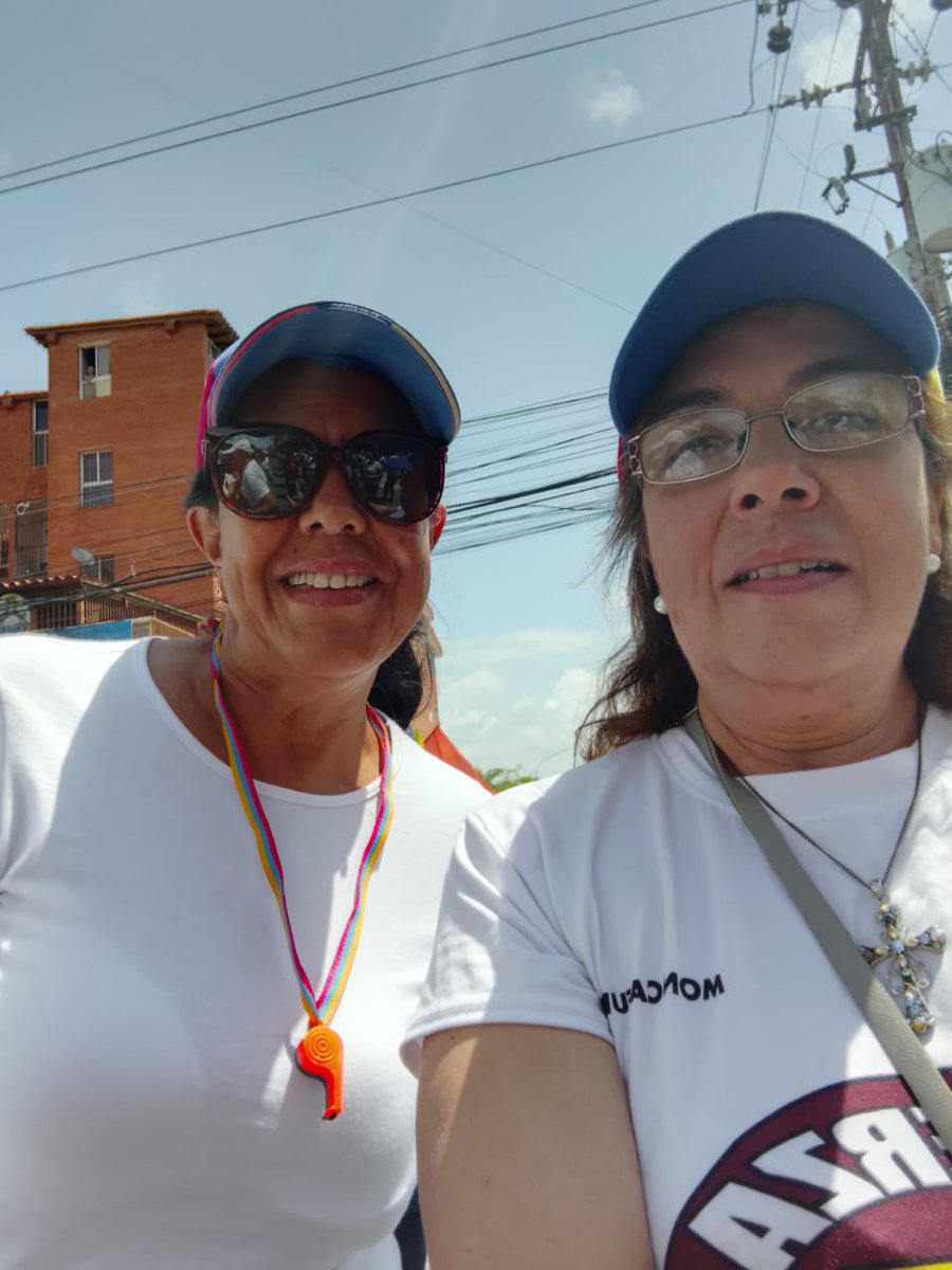 IsmaelLeonVzla's tweet photo. Las mujeres de fuerza emprendedora del estado Lara,  fuerza y mucha fé https://t.co/S74XYvSAg4