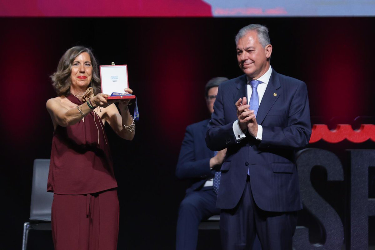 CEIP BORBOLLA | 🏅 Medalla de Sevilla 2024

Por su  labor educativa, social y de fomento de los valores humanos. 📚🏫 Felicidades a todo el alumnado y la comunidad educativa por este reconocimiento que hoy os hace toda #Sevilla.

#DíaSanFernando24