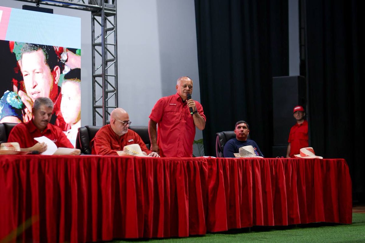 EN FOTOS | La Guajira con Chávez y Maduro siempre goo.su/GAq8dN
#PuebloMaduroActivo