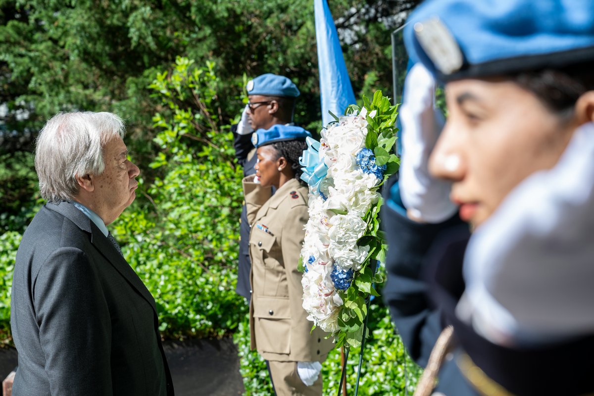antonioguterres's tweet photo. More than 4,300 men &amp; women have lost their lives while #ServingForPeace with @UNPeacekeeping since 1948.

We honour their sacrifice and pledge to carry on their work for a safer world. https://t.co/j1W8LWROiP