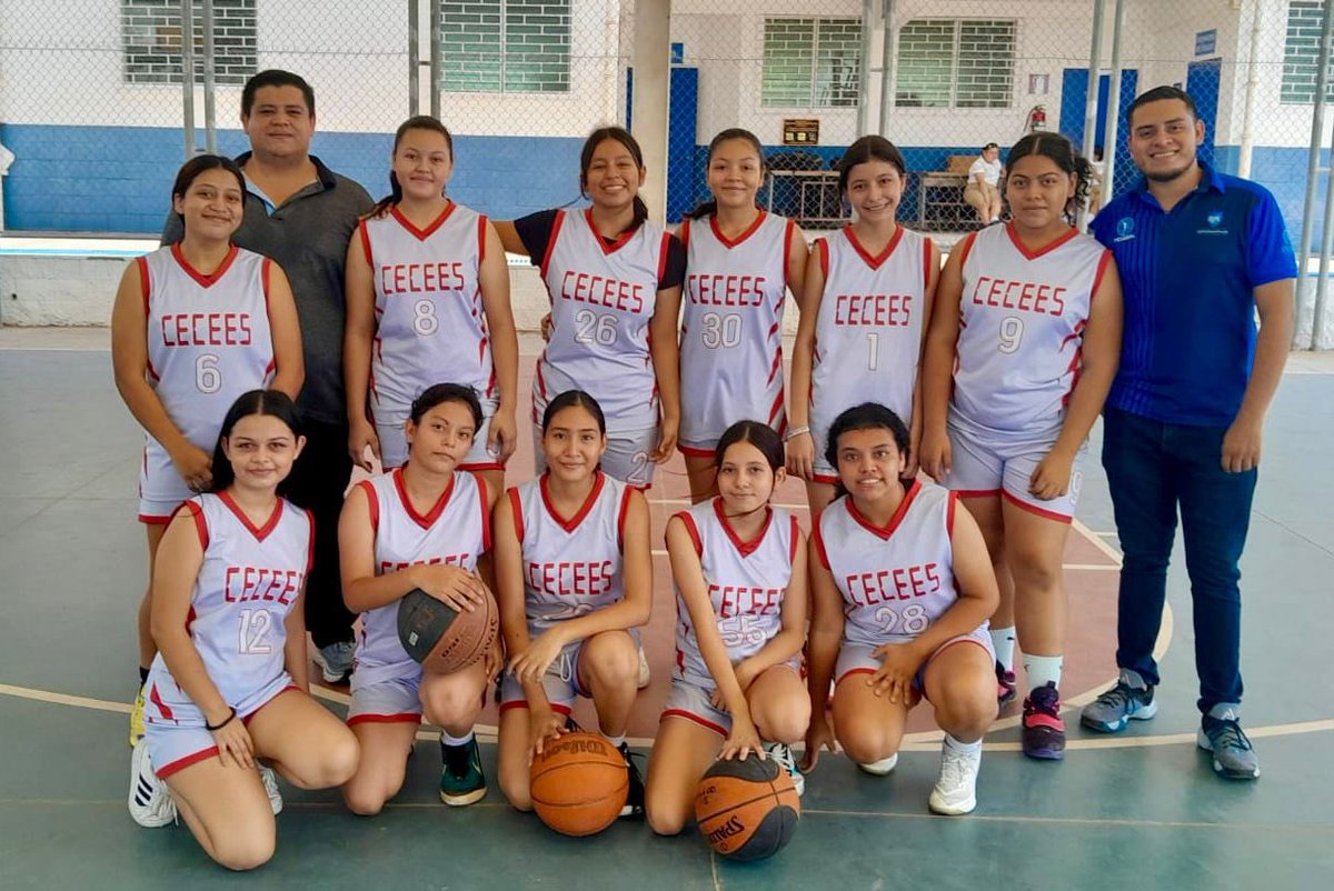 #JuegosEstudiantiles | El Complejo Educativo San Francisco venció 17-13 al Complejo Educativo Católico El Espíritu Santo en la final departamental de baloncesto femenino categoría 15-17 años, por lo que se convierte en el representante de La Paz en la etapa regional de los LX