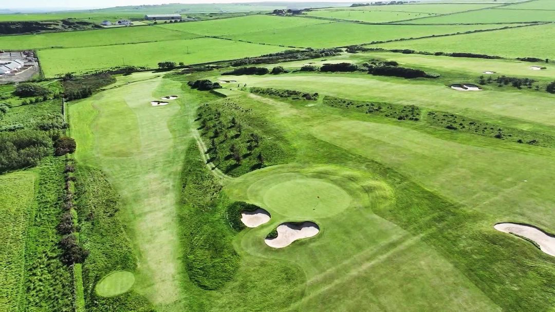 rae_stinker82's tweet photo. Some lovely aerials of @OrkneyGolfClub taken this week. Can’t say I remember seeing the course looking so lush in May, grass growth is mental just now…….dare I say dry spell??🫣🌾⛳️ https://t.co/YLgzYhxzh0