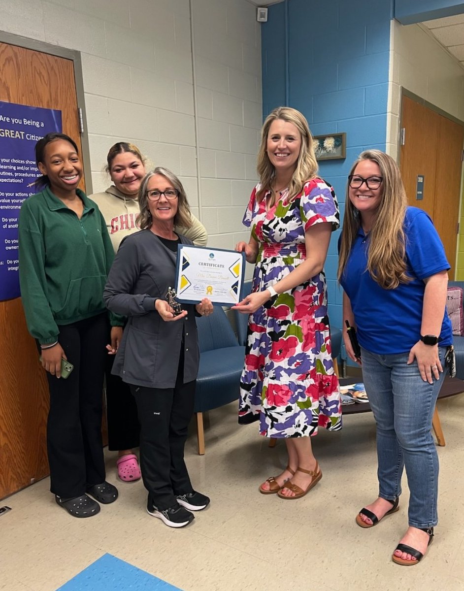 So happy to share- Donna Bassett, Cosmetology instructor, has been chosen as  the CTE Instructor of the Month. 
🎉 Congratulations 🎉
@OfficialSHSPack 
@IWCSchools 
@nstreet_teaches