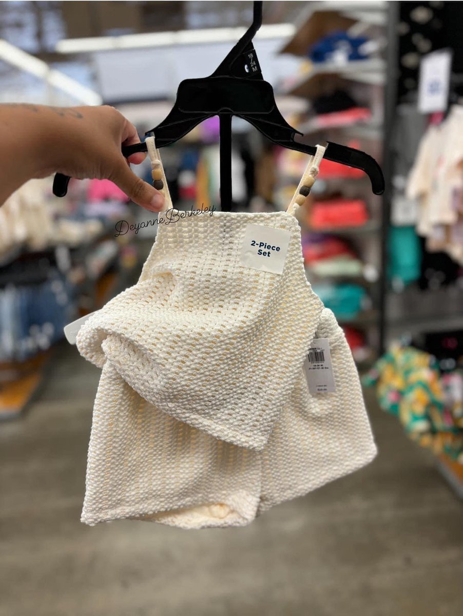 B_only1me's tweet photo. Old Navy 😍😍😍 https://t.co/0grLWDMF6Y