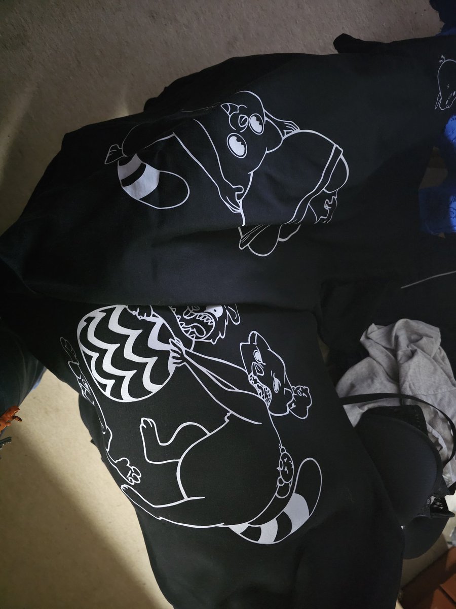 Danke an <a href="/Shlorox/">Shlorox</a>, <a href="/Tinkerleo/">Tinkerleo</a> und danke an alle anderen die am Osterevent dabei waren. Der merch vom Ostern kam gestern an und ist einfach klasse.

Danke euch allen nochmal❤️
