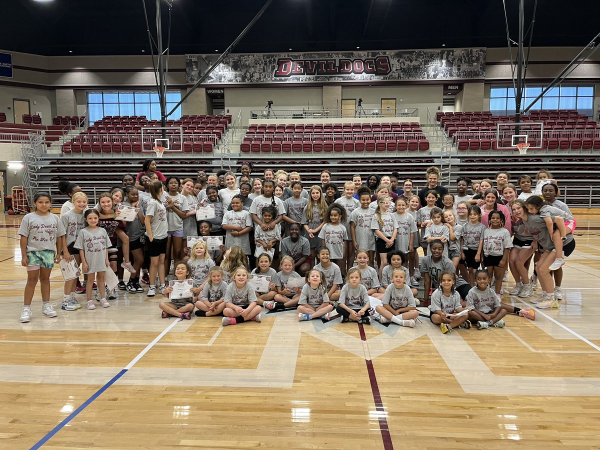 ladydevildogs's tweet photo. LDD finished up pee wee camp and what a bright future!  Learned some FUNdamentals ! #LDDFamily. #LDDTradition https://t.co/P5XKhyE1IR
