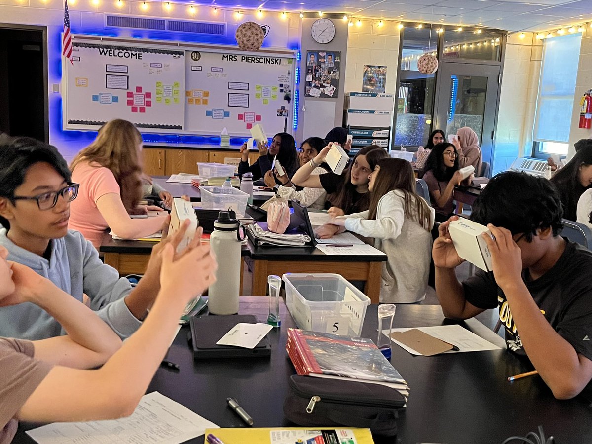 How are the colors of the visible light spectrum similar to and different from each other? Ss had so much fun using the Phospho-boxes as they explored the visible light spectrum. <a href="/SmithKnights/">Smith Middle School</a> <a href="/LabAids/">Lab Aids</a> <a href="/SEPUP_UCB/">SEPUP</a>