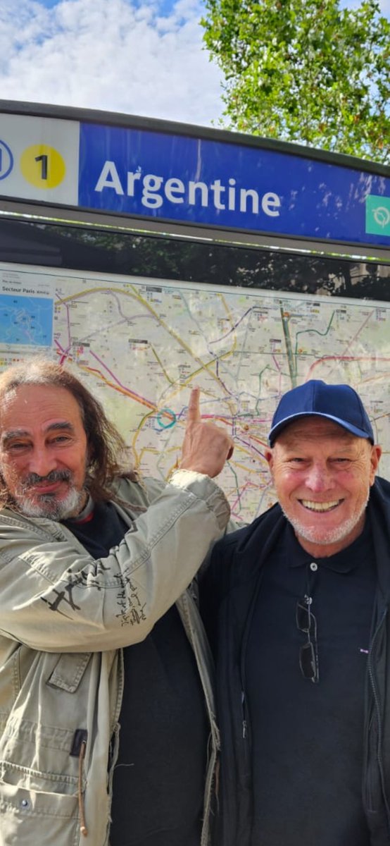 DidierRoustan's tweet photo. À la station « Argentine » avec mon copain l’Argentin 🇦🇷 https://t.co/6ciac1AyiS