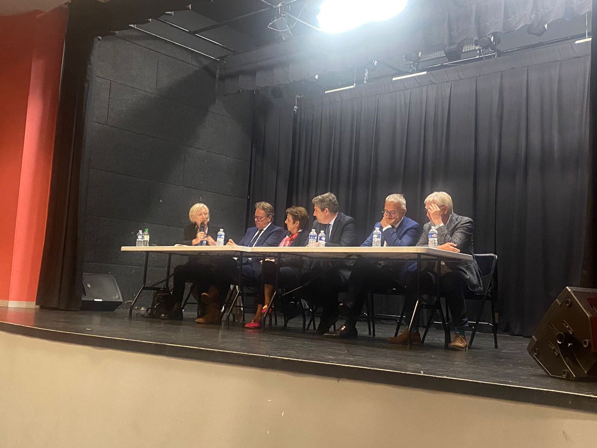 passioncommune_'s tweet photo. | Pavilly |
📍Ce soir, les sénateurs @passioncommune_ avaient invité leur collègue @mathdarnaud, sénateur de l’Ardèche et rapporteur du projet de loi sur le statut de l’élu pour une réunion avec les élus du @seinemaritime !
#statutdelelu https://t.co/eU9kktw3I8