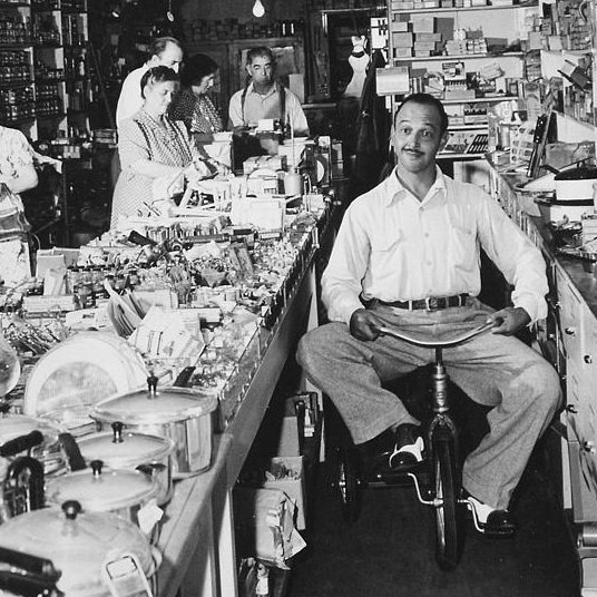 NLCarolynMuse's tweet photo. Remembering radio personality and voice actor Mel Blanc, who was born #OTD (May 30th) in 1908. #TheJackBennyProgram #TheBugsBunnyShow #TheFlintstones #TheJetsons #HardyHarHar #TomandJerry #DroopaLong #SecretSquirrel #ThePerilsofPenelopePitstop #SpeedBuggy #Heathcliff https://t.co/ber0oKkWqq