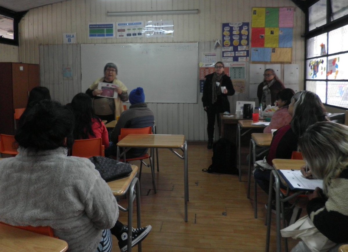 Fundación Margen de Apoyo y Promoción de la Mujer, integrante <a href="/RedTraSex/">Red de Trabajadoras Sexuales LAC</a>, realizando inédito taller de prevención en VIH/SIDA e ITS, promoviendo el condón vaginal e interno en Liceo Santa Eufrasia del Centro Penitenciario Femenino de San Miguel. Santiago de Chile, 24 mayo 2024 ❤️‍🔥