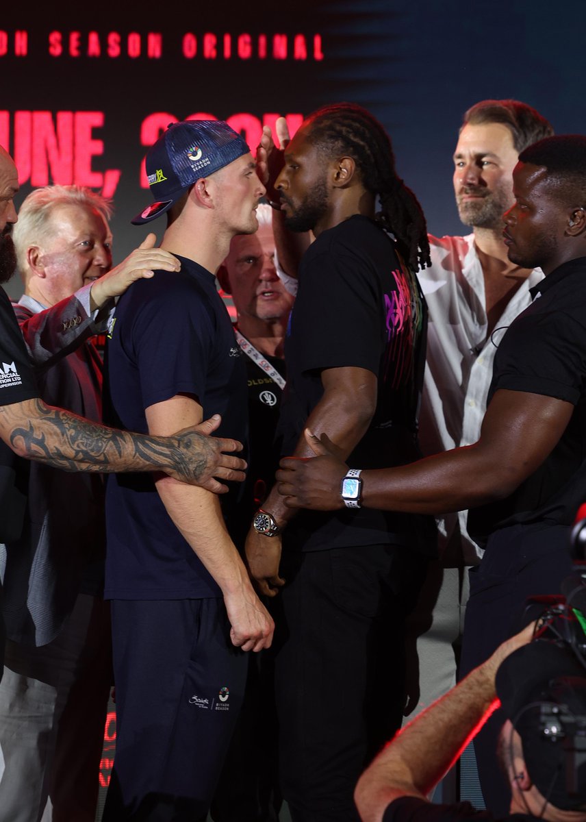 FACE OFF 👀 @willyhutchinso vs @craiglrichards Light Heavyweight action opening up Saturday night! #RichardsHutchinson #5vs5 #QueensberryVsMatchroom #RiyadhSeason