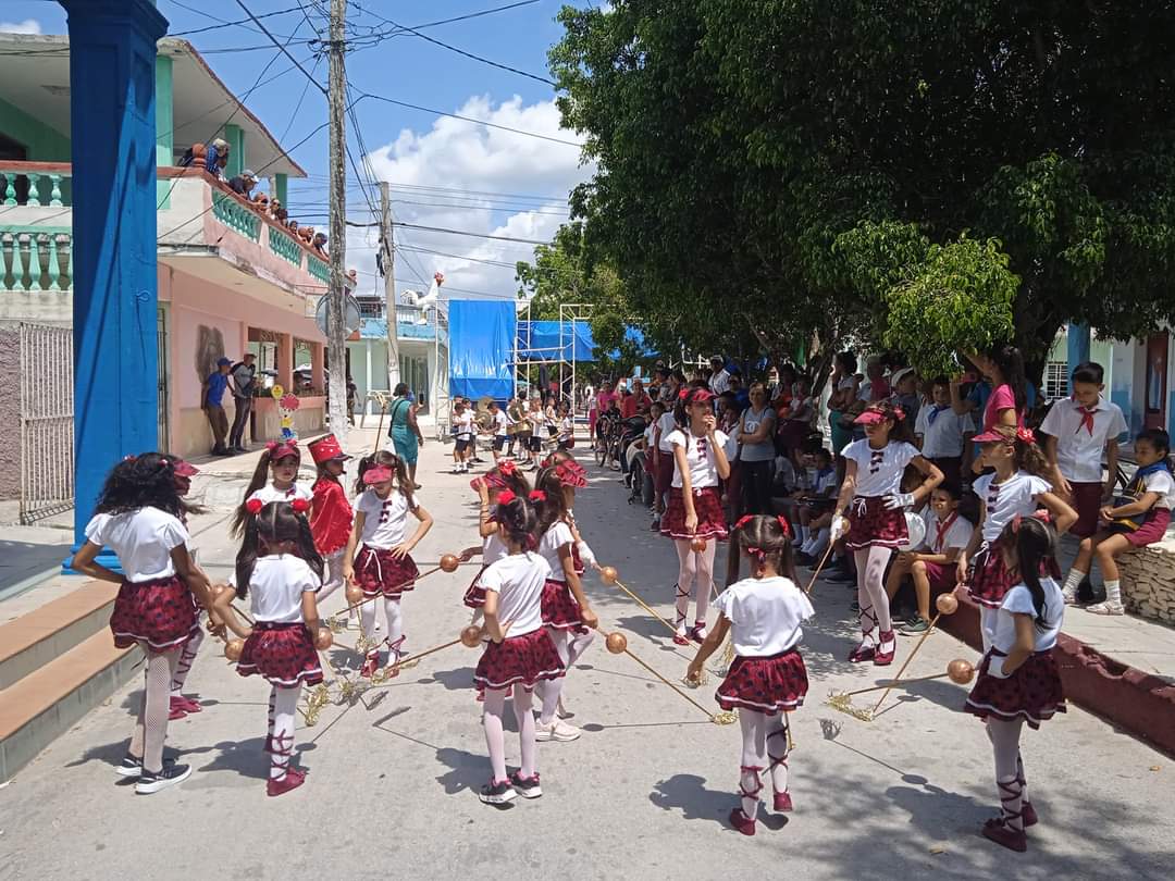 #RadioCubana Humilde, consagrado, el colectivo de Radio Chambas, al norte de Ciego de Ávila festeja los 20 años de existencia que completará mañana 31 de mayo
