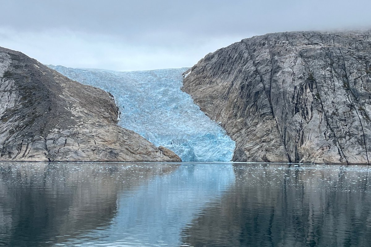 kamp_cees's tweet photo. Microscopic defects in ice influence how massive glaciers flow, study shows https://t.co/5sxPYOu3Ej https://t.co/TkSTLfWVvj
