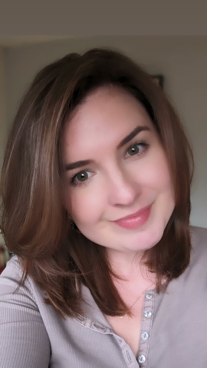 Absolutely nothing better than a fresh haircut!! Out of my comfort zone embracing my natural colour but proud that I've kept to my healthy hair routine so strictly, it feels wonderful!