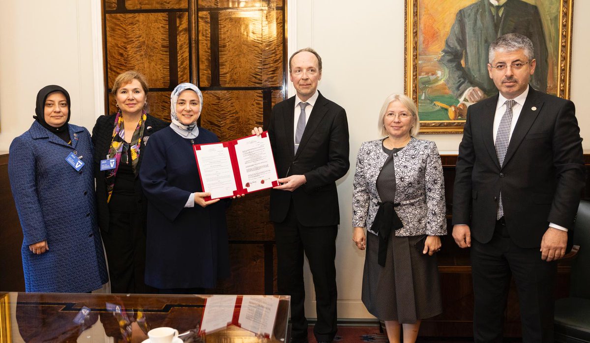 📍Finlandiya - Helsinki
 
Parlementolararası Türkiye-Finlandiya Dostluk Grubu olarak; Tuğba Işık Ercan’ın Riyasetinde Finlandiya Parlamento Başkanı Sayın Jussi Halla-aho ile bir araya geldik. Türkiye -Fillandiya ilişkilerinin  100 yılında bir arada olmanın önemi değerlendirildi.