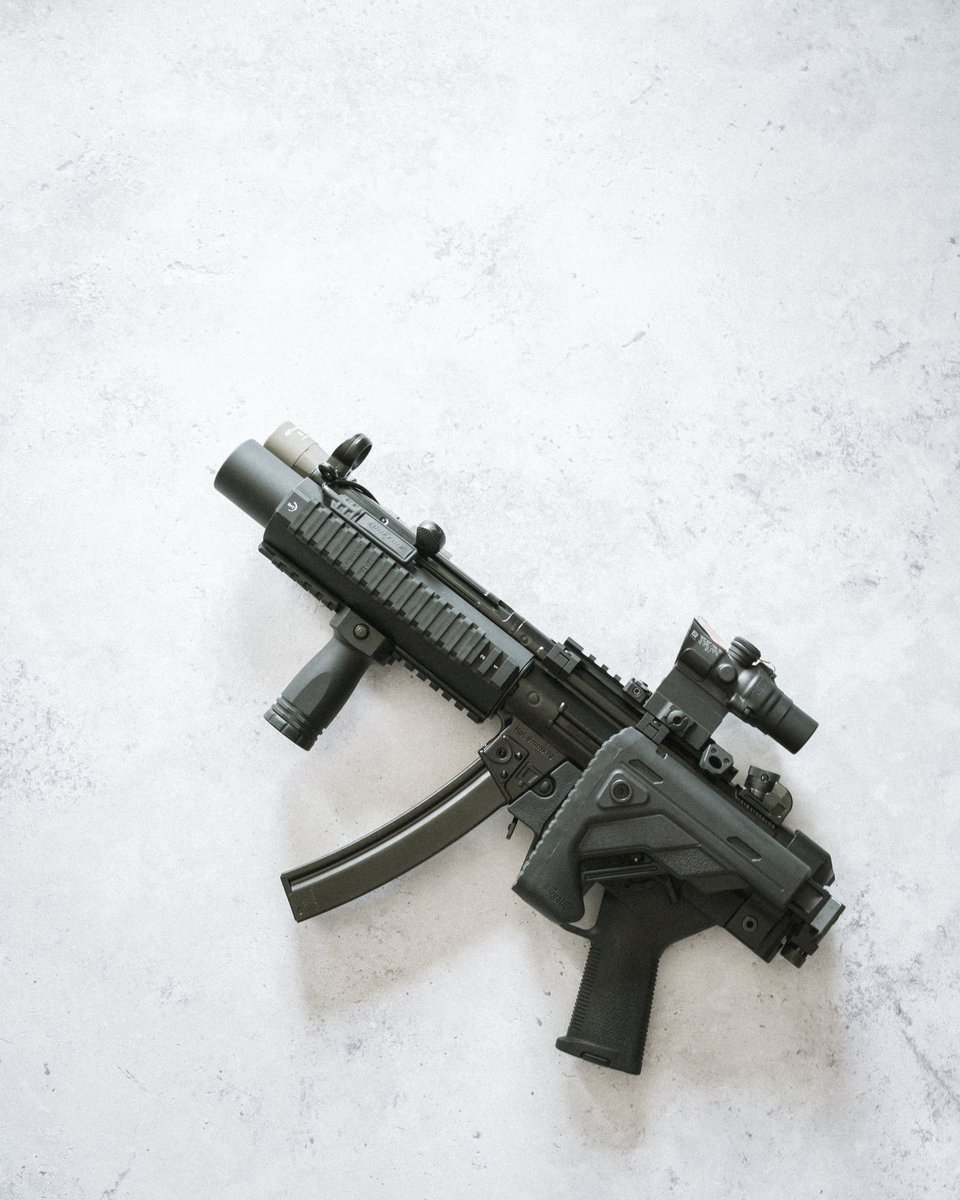 Daissele's tweet photo. The MP5SDk is basically an unerect MP5SD🧐

#airsoft https://t.co/QxZfzC08Hl
