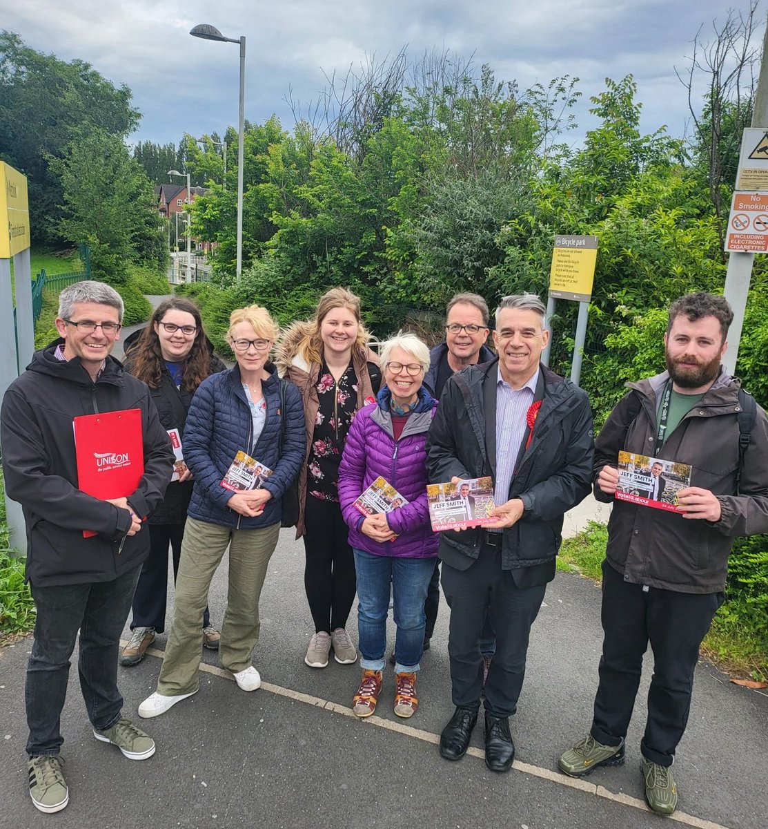 Good campaign session this evening in Didsbury with lots of support for @JeffSmithetc and the change that a Labour government will bring if elected on July 4th.🌹

Some people still registering to vote, which you can quickly do online here:

➡️gov.uk/register-to-vo…

#VoteLabour